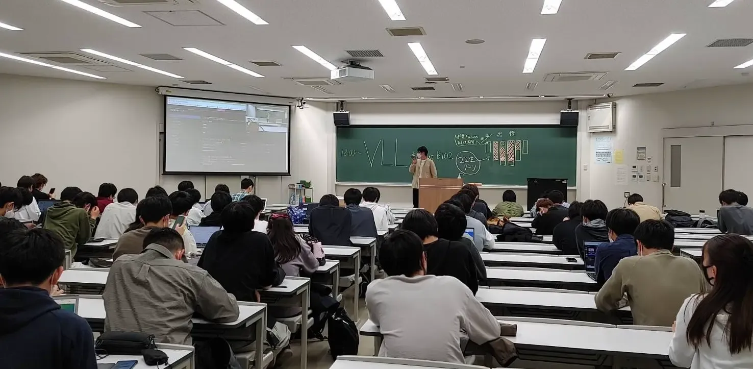 部会の様子。数十人の部員が集まることもあります。